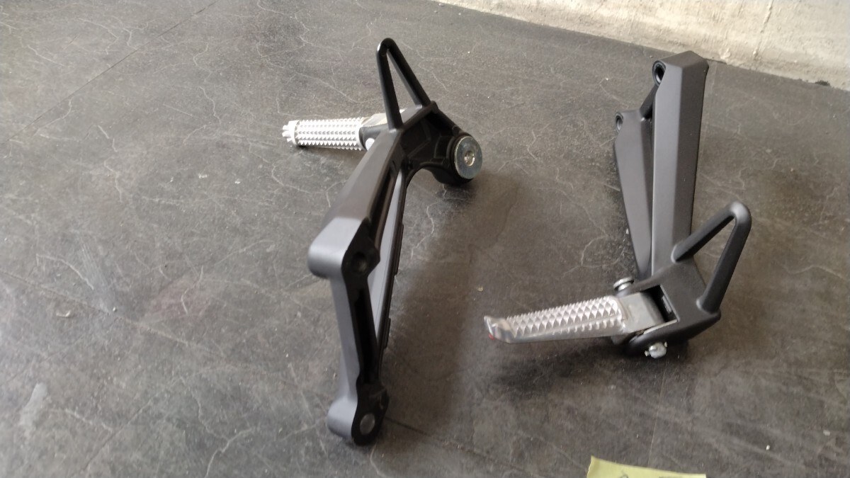 ヤマハ　YZF−R25　RG95J　 タンデムステップ 左右_画像5