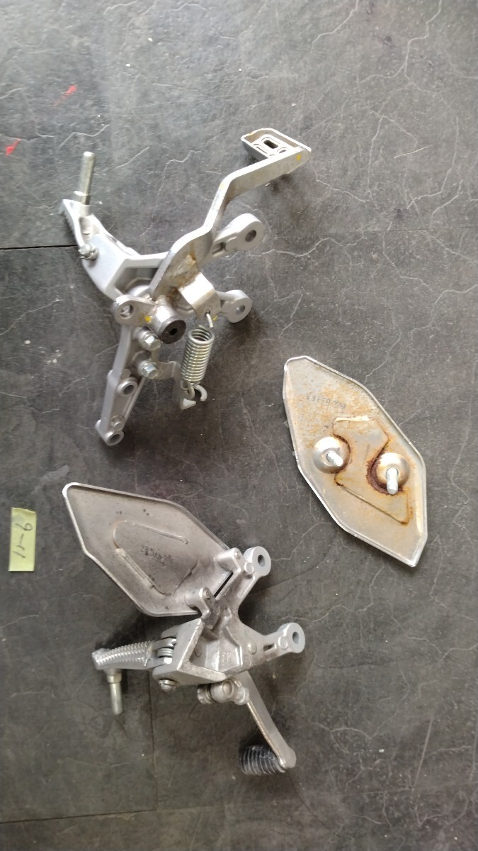 ヤマハ　YZF−R３　RH21J　 ステップ左右 ブレーキペダル シフトペダル　プレート_画像6