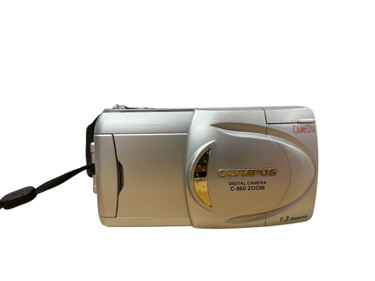 #8947　OLYMPUS　デジタルカメラ　C-960 ZOOM　1.3Megapixel　MADE IN JAPAN　ケース付き　現状品　長期保管品　可動未確認　キズ汚れあり_画像2