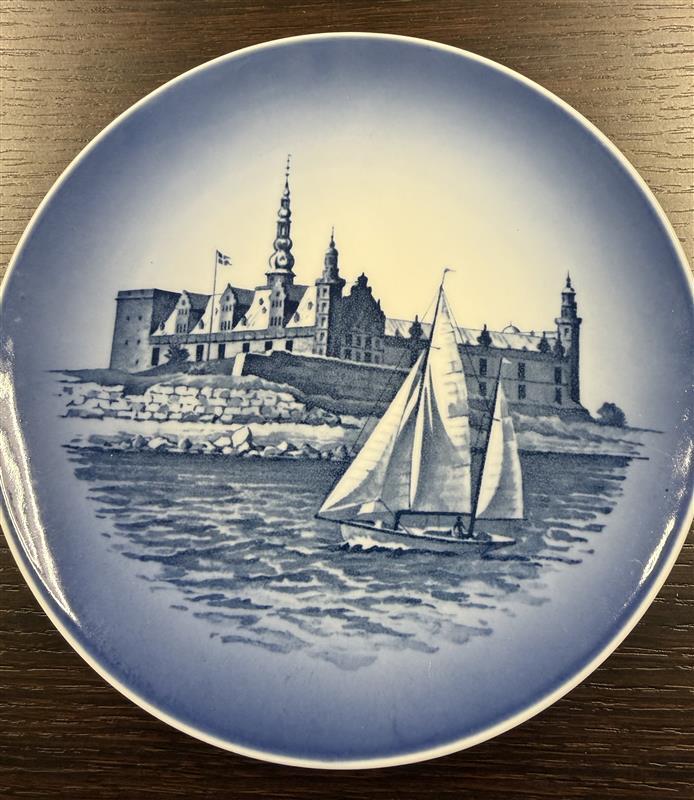 #4128A 和洋折衷置物おまとめ8点 飾り皿 オルゴール付小物入れ 南部鉄器鉄瓶 写真立て ガラス工芸品 現状品 中古品 長期保管品_画像3