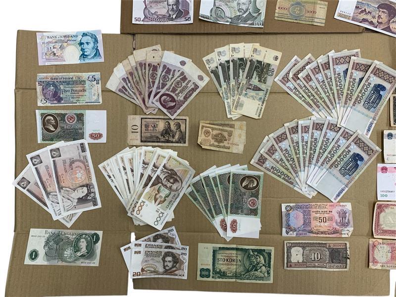 ＃8710A　外国銭　おまとめ　総重量3000ｇ以上　現状品　長期保管品_画像2