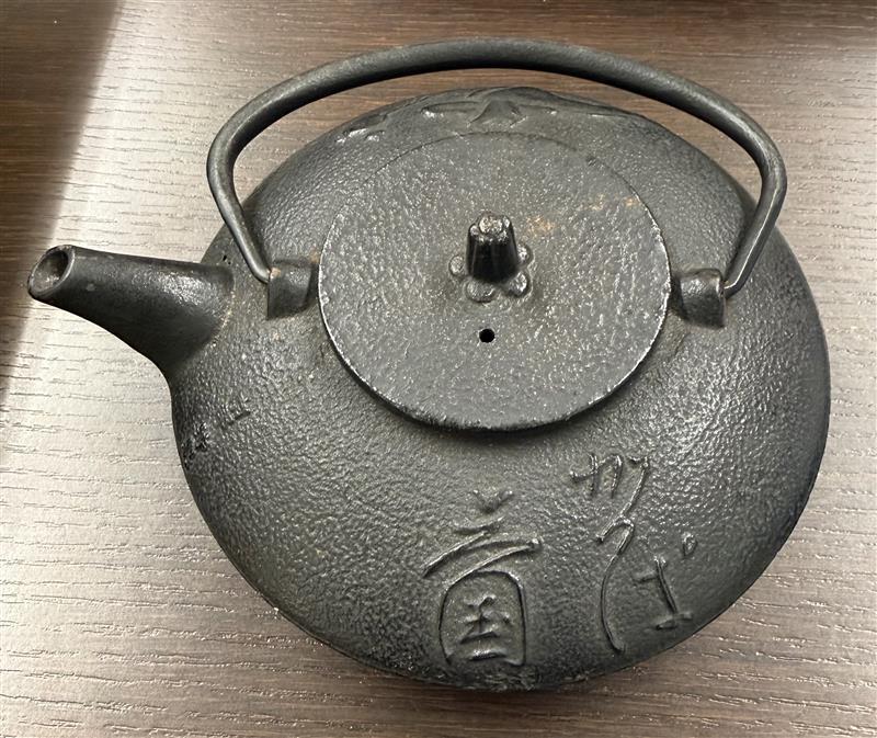 #4128A 和洋折衷置物おまとめ8点 飾り皿 オルゴール付小物入れ 南部鉄器鉄瓶 写真立て ガラス工芸品 現状品 中古品 長期保管品_画像8