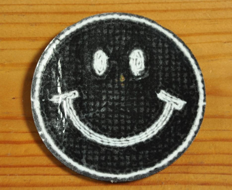 英国 インポート モフモフ フワフワ 立体 3D ワッペン スマイリー フェイス ニコちゃんマーク ニコニコマーク スマイルマーク 1057-2_画像2