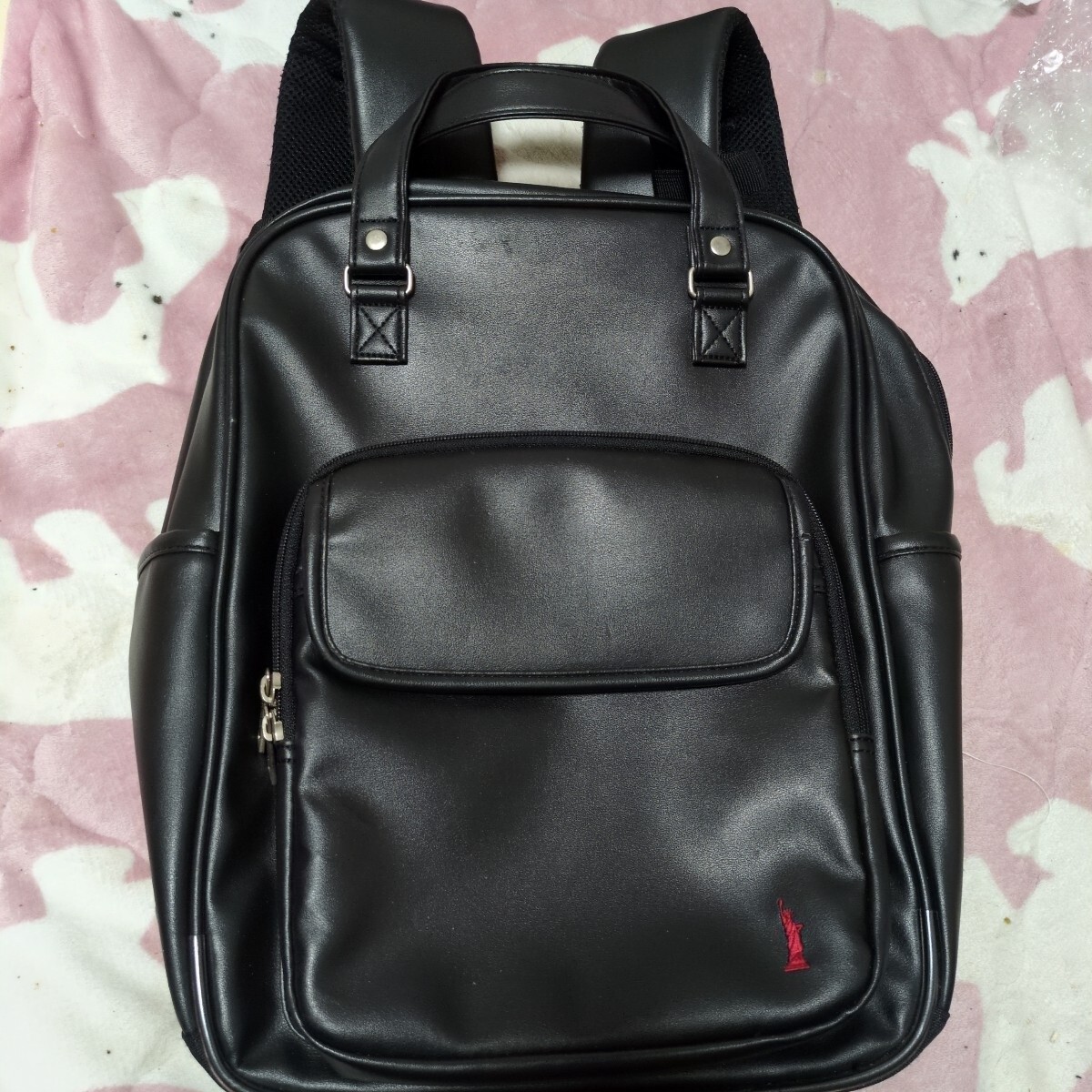 イーストボーイ【EASTBOY】合皮のリュック　ブラック　超美品 イーストボーイ スクールバッグ レザー 大容量_画像1