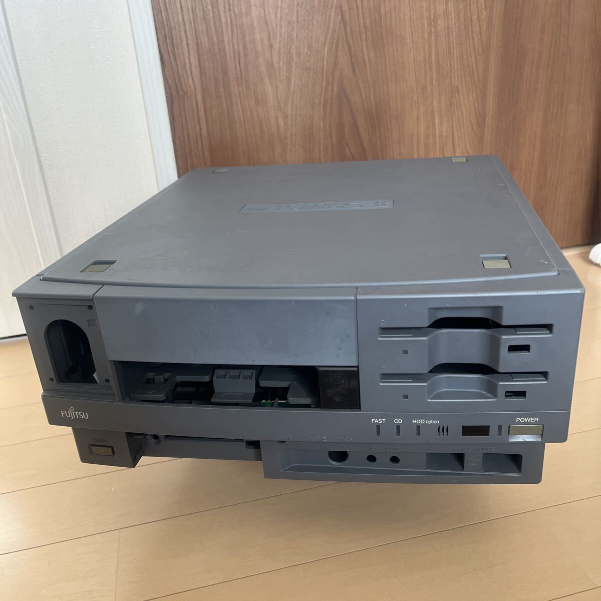 FM TOWNS HR 筐体ケースのみ 富士通製 モデルHR20のケースのみ FMタウンズ グレー FMTOWNS ジャンク_画像1