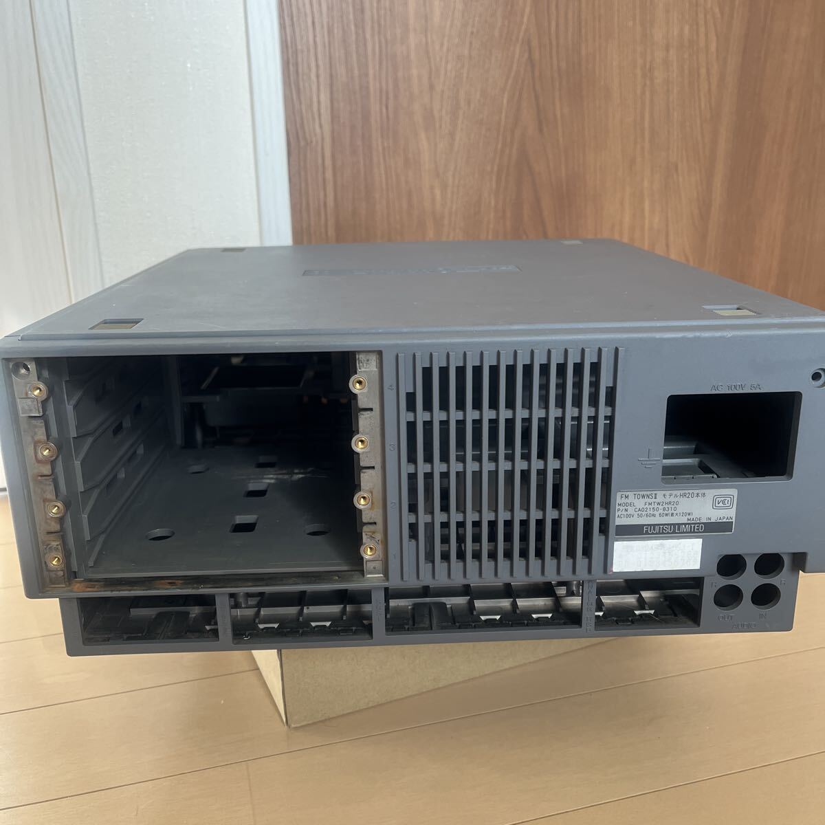 FM TOWNS HR 筐体ケースのみ 富士通製 モデルHR20のケースのみ FMタウンズ グレー FMTOWNS ジャンク_画像2