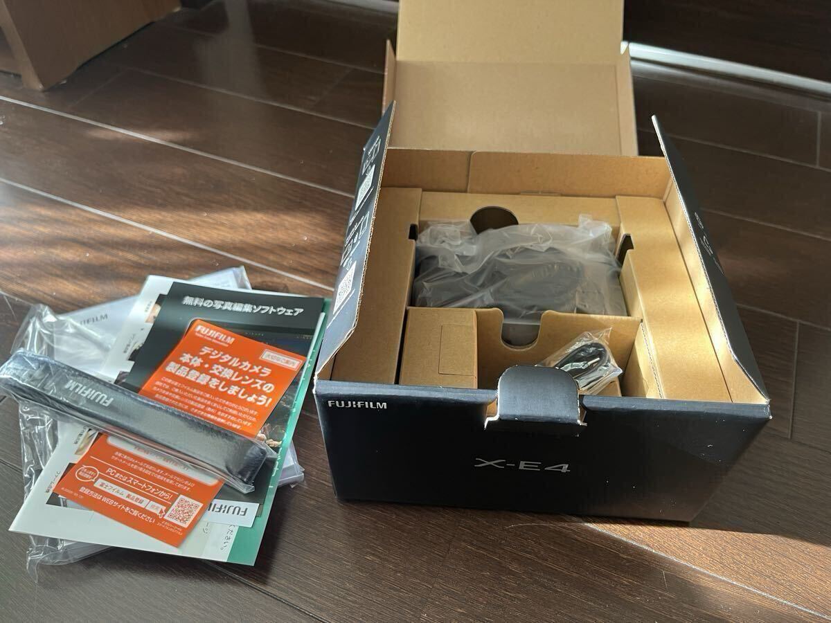  Fuji Film X-E4 корпус серебряный ремешок, аккумулятор новый товар 