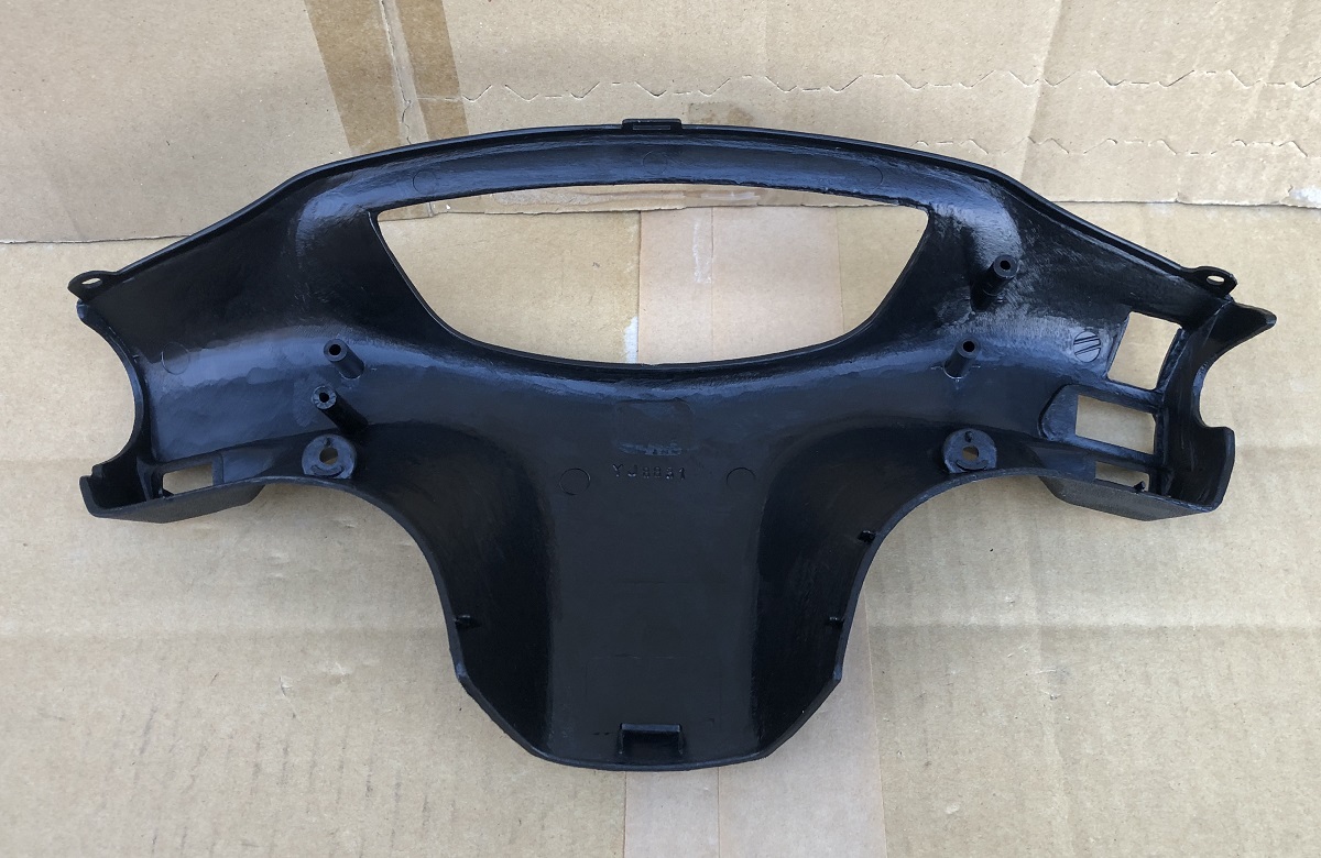 未使用 社外 外装 ライブディオ ライブディオZX AF34 AF35　メーターカバー　黒 LiveDioZX 補修外装 長期保管品 ハンドルリヤカバー①_画像3