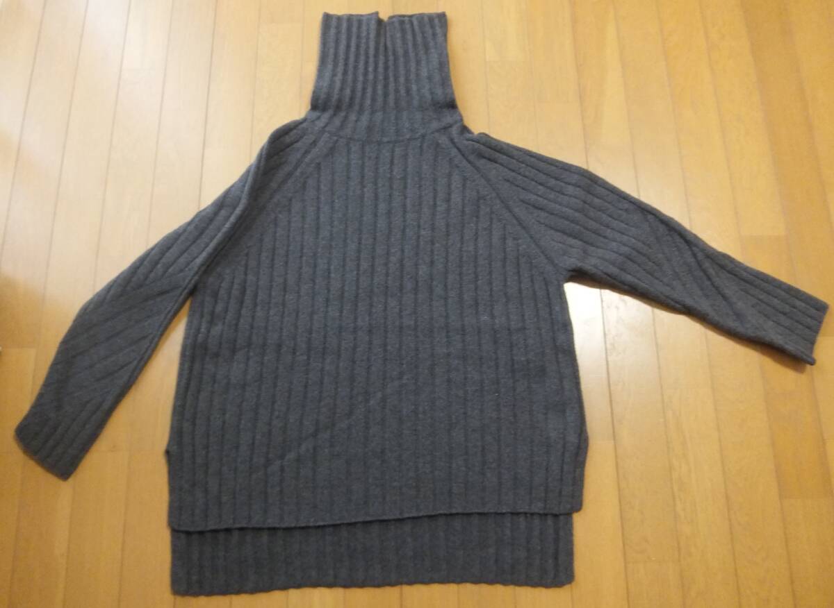 自由区のレディースハイネックニット、チャコールグレー、サイズ38、毛78%ナイロン22%_画像1