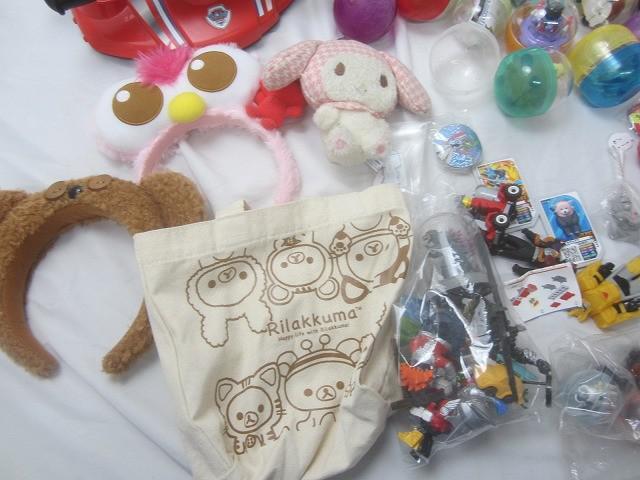 【まとめ売り 中古品】 ホビー ミニオン んぽちゃむ エルモ 他 ぬいぐるみ カチューシャ アクリルスタンド 等 グッズ_画像5