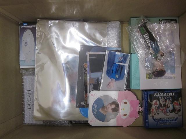 【まとめ売り 中古品】 韓流 EXO SEVENTEEN AB6IX 他 アルバム イラストボード アクリルスタンド 等 グッズセット_画像6