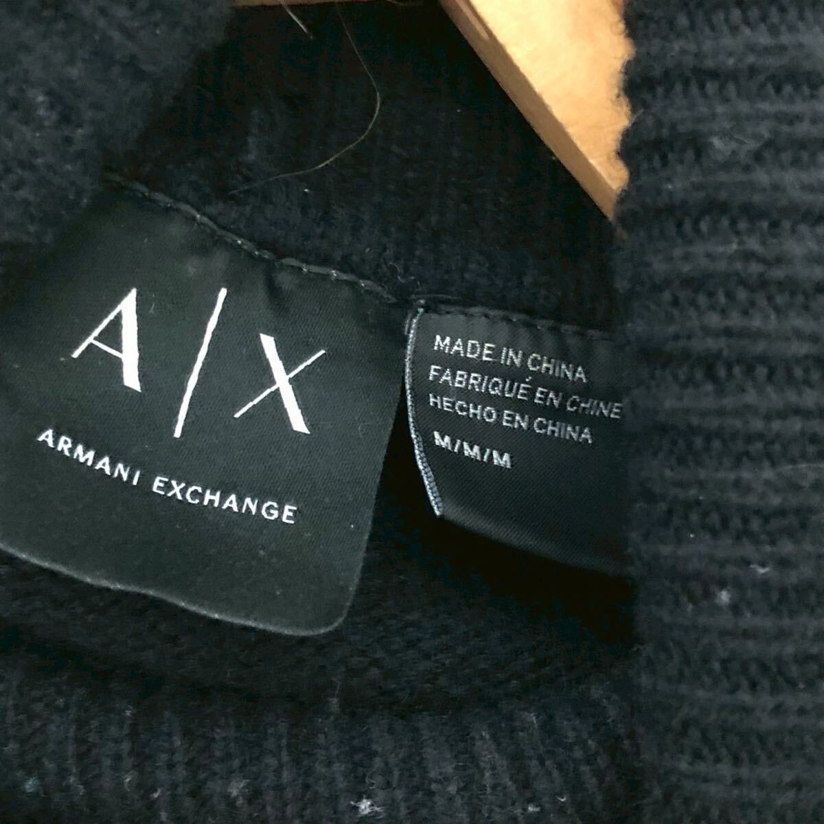 ARMANI EXCHANGE アルマーニ エクスチェンジ タートルネック ニット セーター ワッペンロゴ メンズ 黒 ブラック Mサイズ _画像9