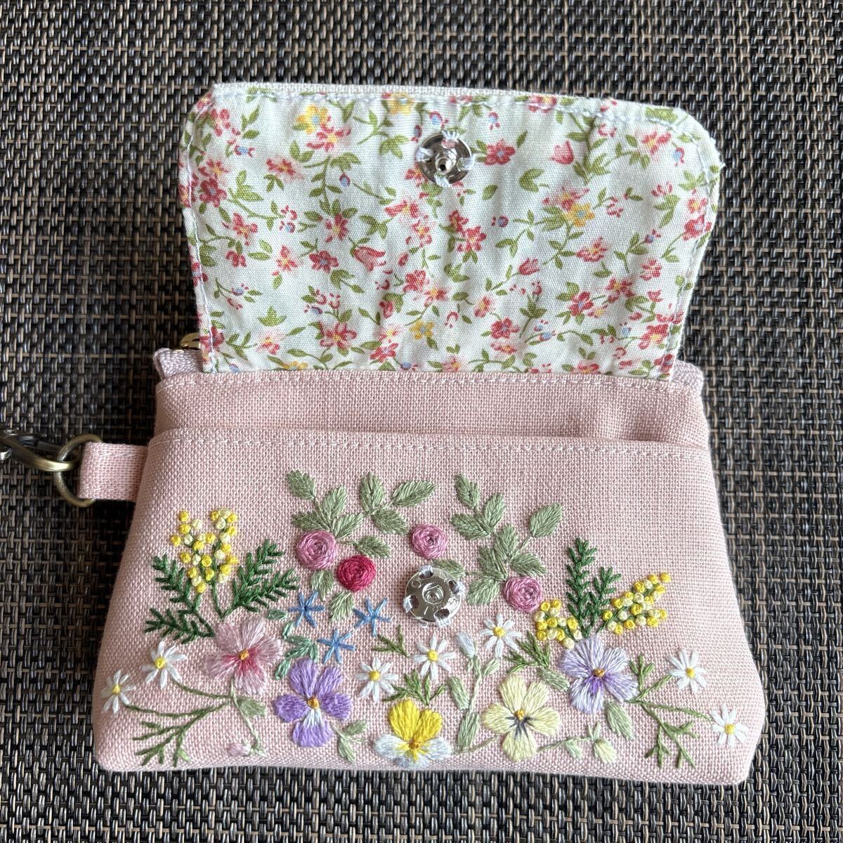 【ハンドメイド】手刺繍 ミニポーチ コインケース_画像6