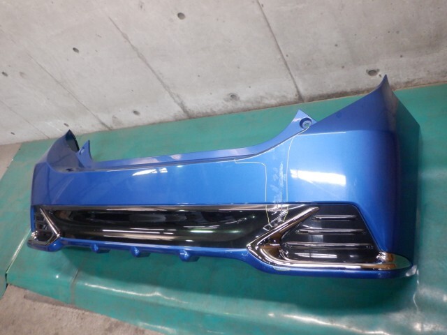 アクア DAA-NHP10 RバンパーASSY 8T7_画像3