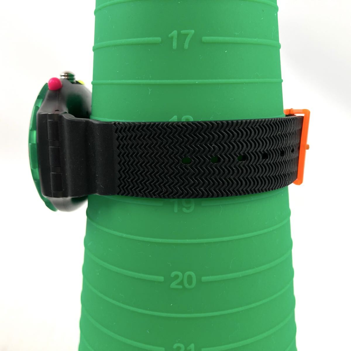 1円〜 不動品 Swatch スウォッチ 腕時計 アナログ ラバーベルト ブラック メイドインスイス_画像9