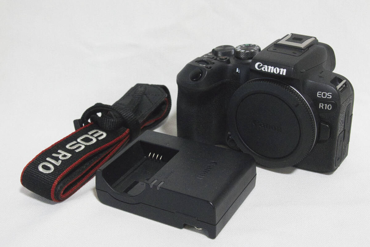 CANON EOS R10