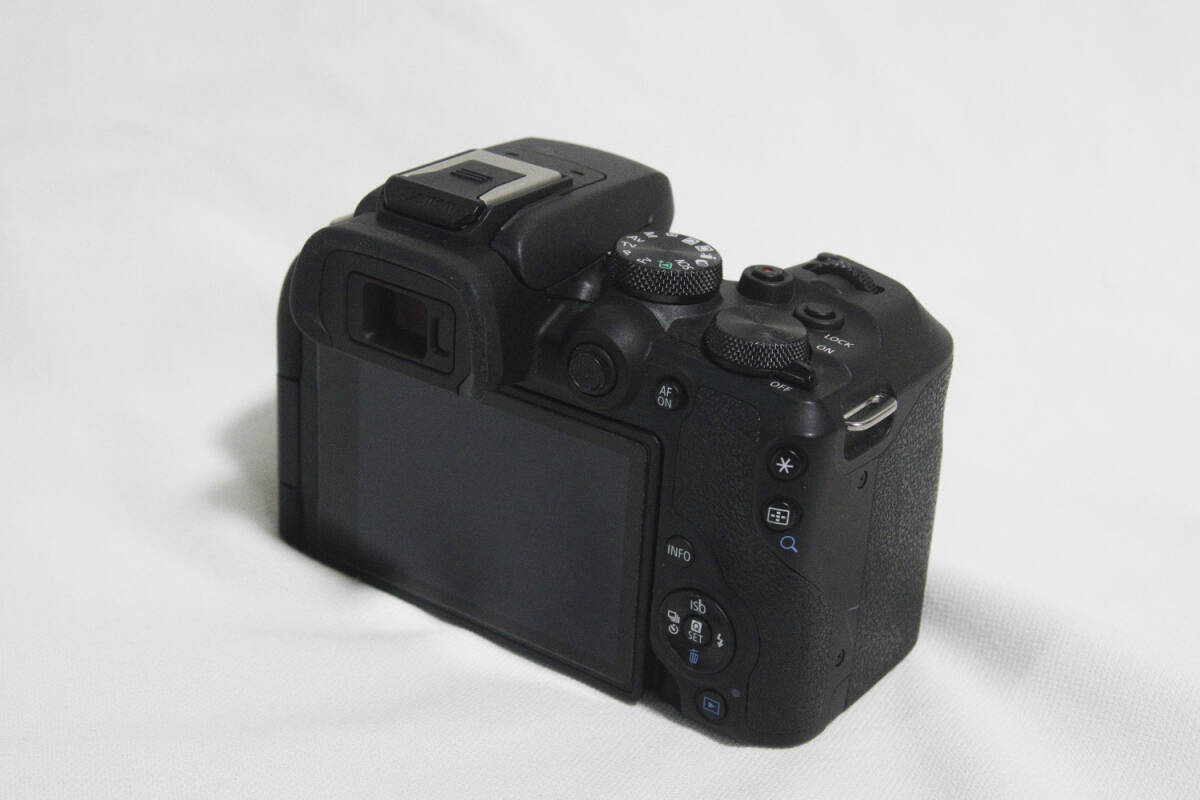 CANON EOS R10