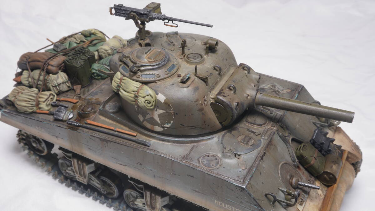 タミヤ　１/35　アメリカ M4A3 シャーマン中戦車(105mm榴弾砲搭載型)　塗装完成品_画像8