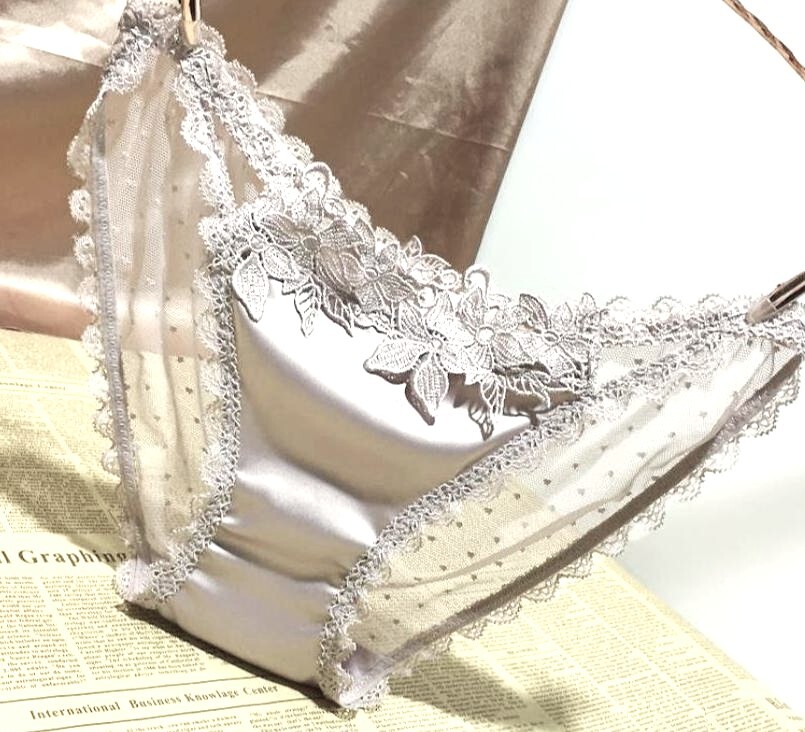 150(WH)XLサテン 光沢 レース 花刺繍 パンティー アイス シルク 紐パン サイドリボン セクシー ショーツ ランジェリー コスチューム AA_画像3