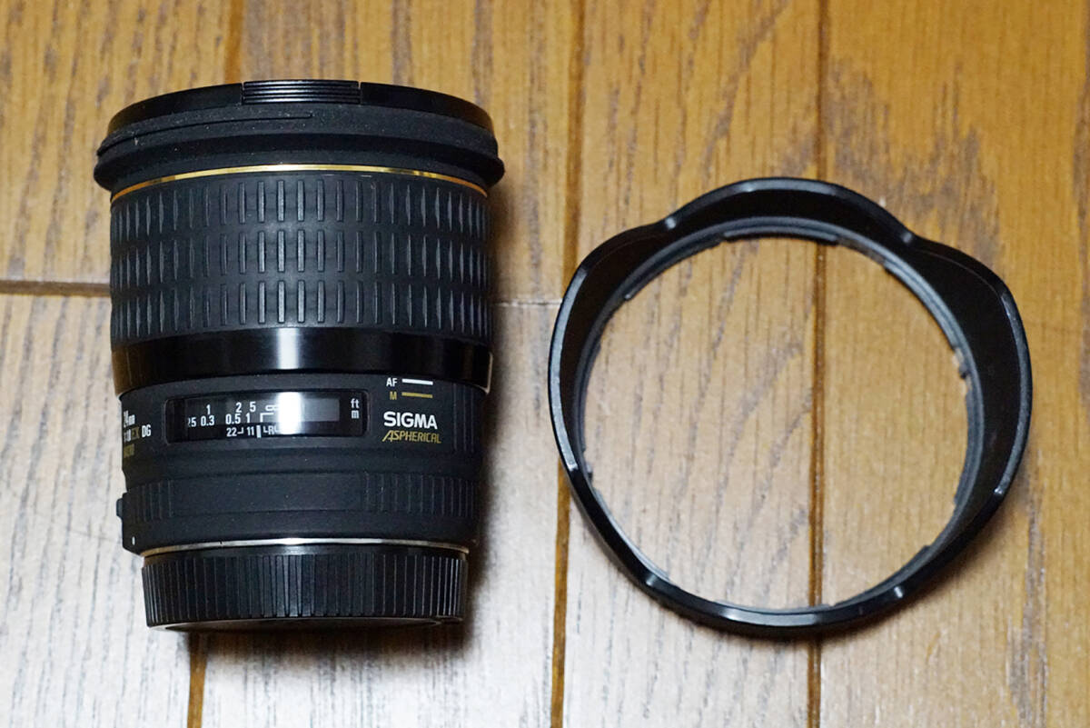 SIGMA 24mm F1.8 EX DG ASPHERICAL MACRO canon用　フード付き_画像1