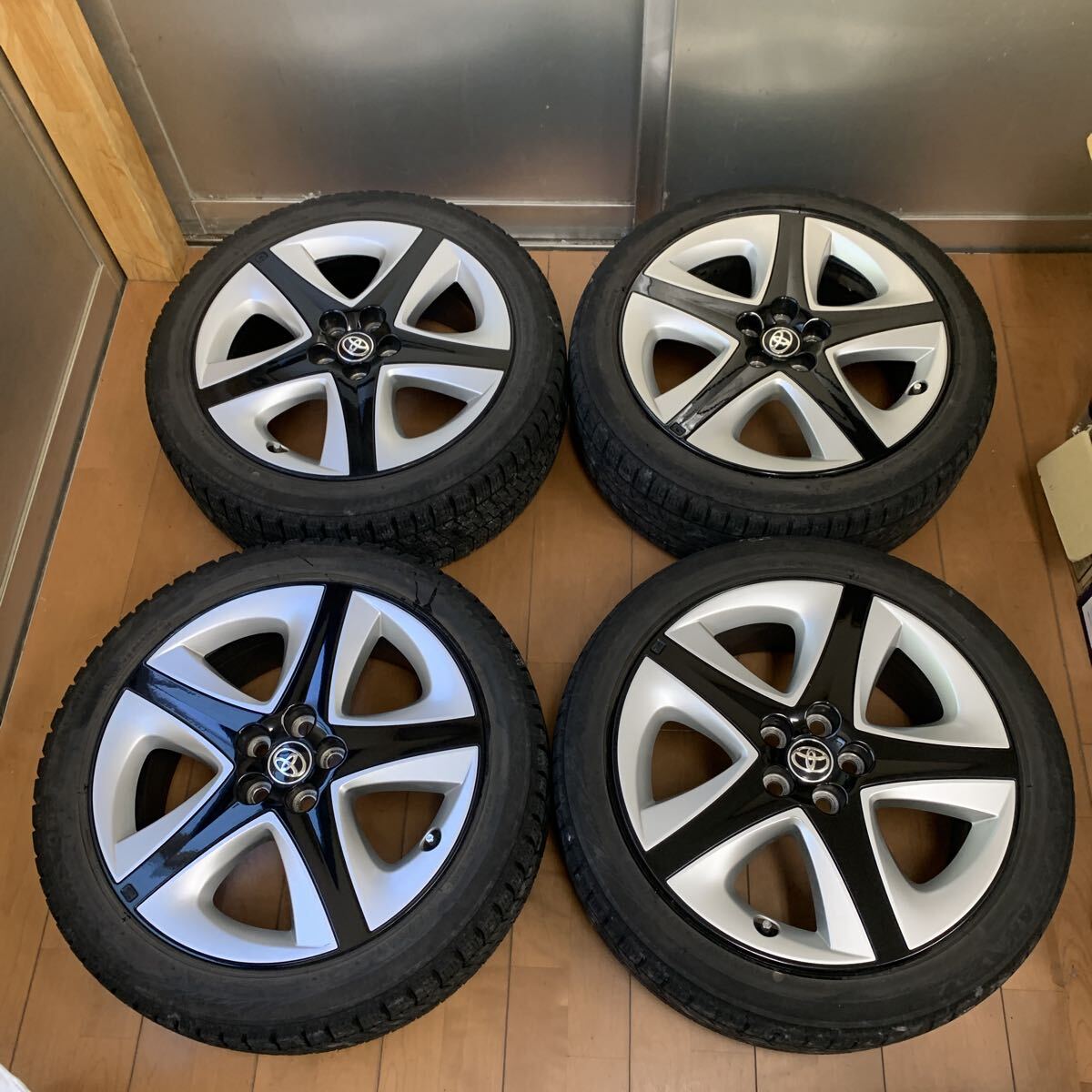 【美品以上,ガリ傷なし,個人宛業者宛可,当日発送】トヨタ 50 プリウス A ツーリング プレミアム 17インチ トヨタ 純正 ホイール 25NV2-02_画像1