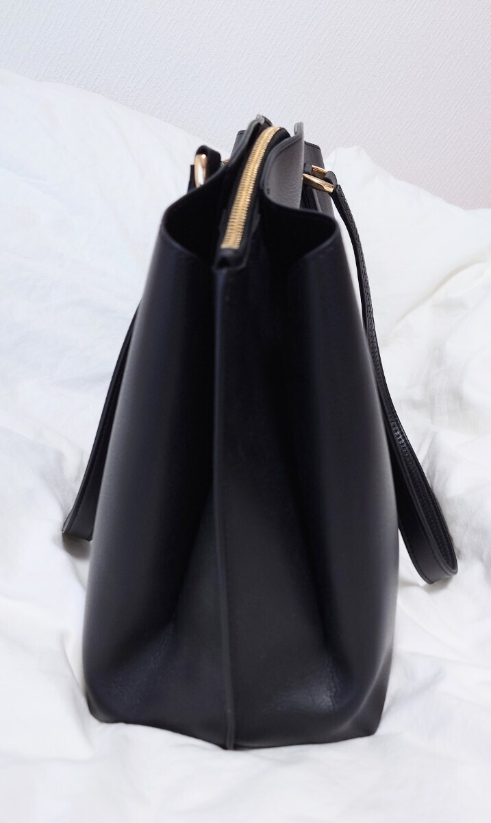 ◯ USED 美品 アンタイトル UNTITLED トートバッグ リクルート 通勤バッグ ブラック A4 黒×ゴールド ◯_画像4