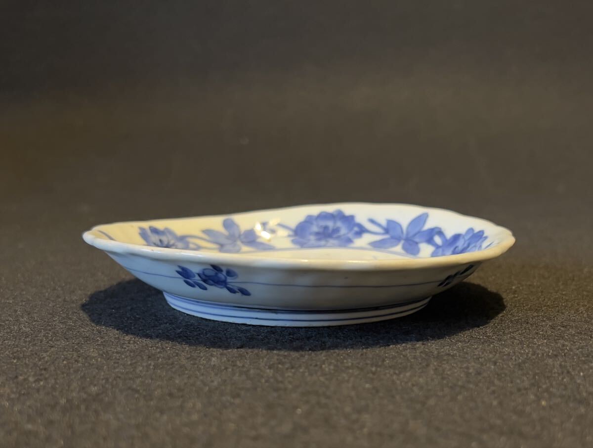 古伊万里 江戸中期 古染付 花鳥紋輪花皿 桐箱付 小皿 骨董品 時代物 _画像2