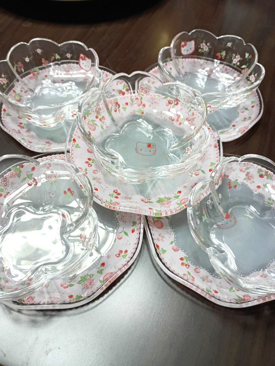 サンリオ ハローキティ ガラス食器 小皿 デザートボウル　セット_画像1