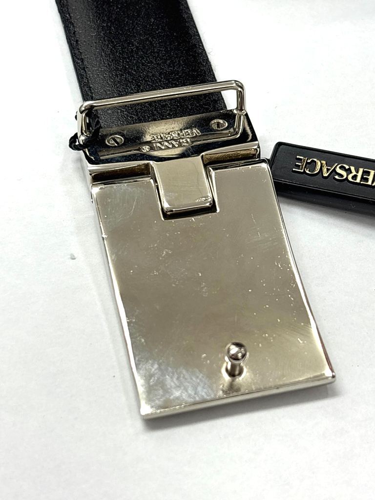 ◆A105643:VERSACE ヴェルサーチ ベルト イタリア製 本革 CU1422 DBX 41N 110 ブラック 黒 中古品_画像4