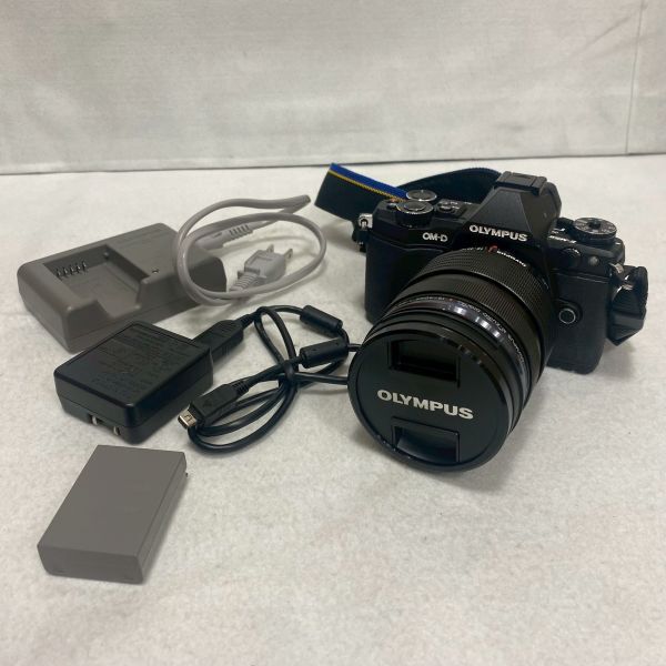 D207-S2 OLYMPUS オリンパス OM-D ミラーレス一眼カメラ E-M5II 12-40mm 1:2.8 バッテリー付き 通電OK 2009322_画像1