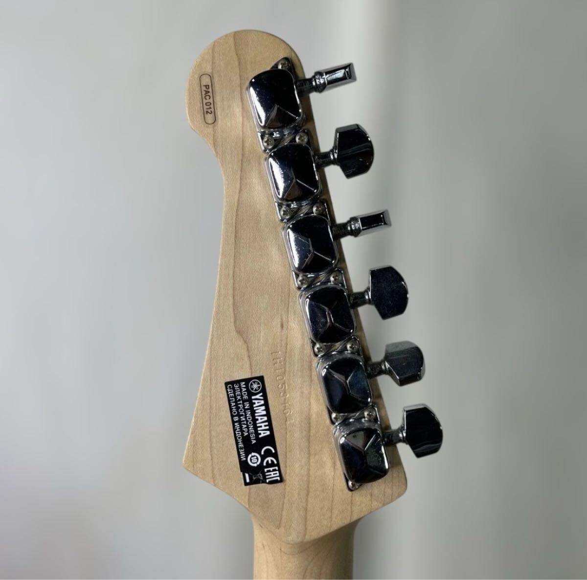 【ky/11.22/8】YAMAHA ヤマハ YAMAHA PACIFICA012 エレキギター ソフトケース(タグ付き) ギターアンプ GA15ll セット_画像5