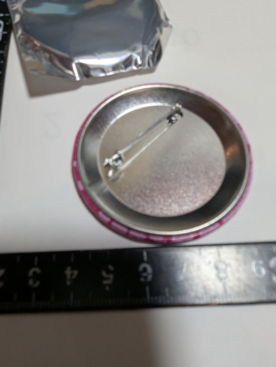  жестяная банка значок не использовался б/у маленький с дефектом 