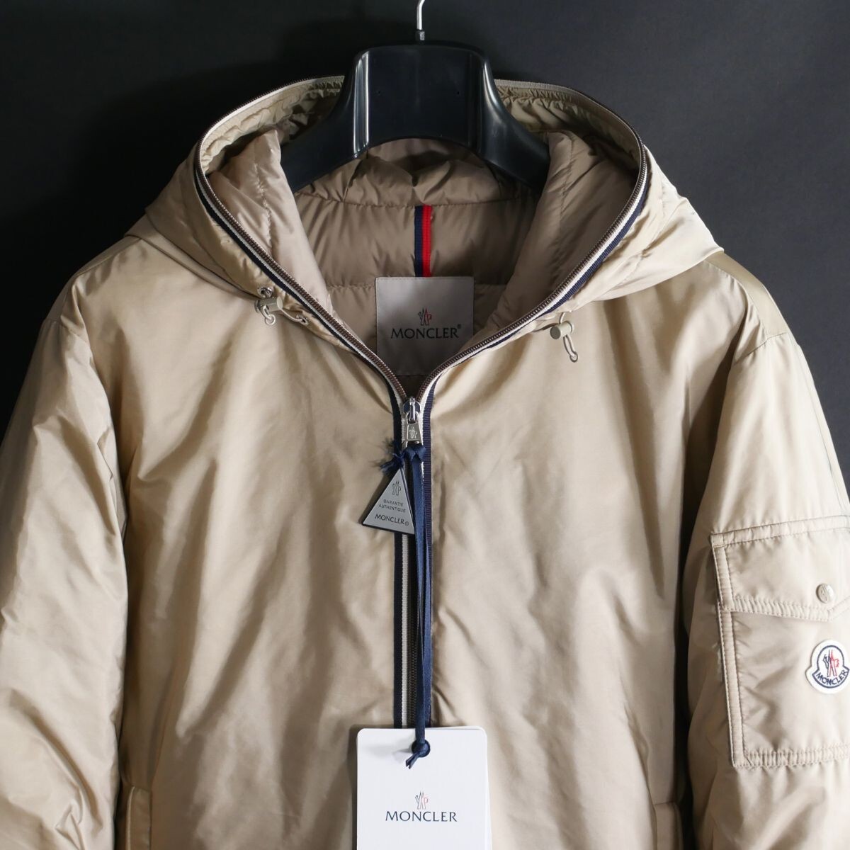 終了前日午後9時迄ご入札●dt173●2●4●選択可●現行/定価28.7万円●MONCLERモンクレール●ダウンジャケット●メンズ_画像2