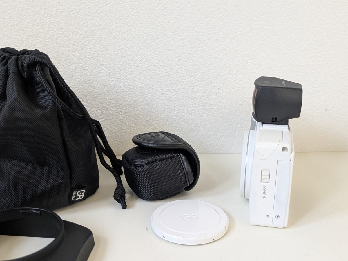 楽☆RICOH DIGITAL IV ホワイト☆GV-1 GH-2 GW-2 その他☆リコー コンパクトデジタルカメラ 限定_画像8