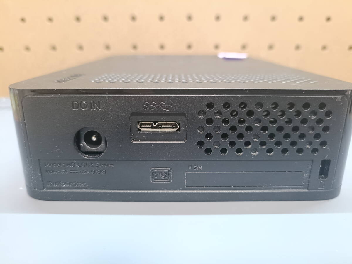 【A989】BUFFALO 外付HDD HD-LC1.0U3-BK 1TB 東芝製HDD搭載 正常判定品 ACアダプタ 新品USBケーブル付属 低稼働品_画像4