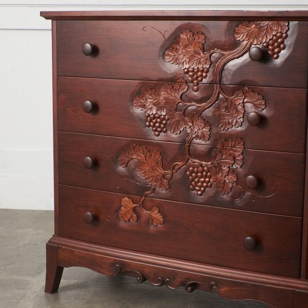 IZ96177N★定60万 伝統工芸 軽井沢彫り ムーンチェスト 葡萄 木彫刻 4段 チェスト 無垢材 タンス キャビネット 整理箪笥 民芸家具 大坂屋_画像3