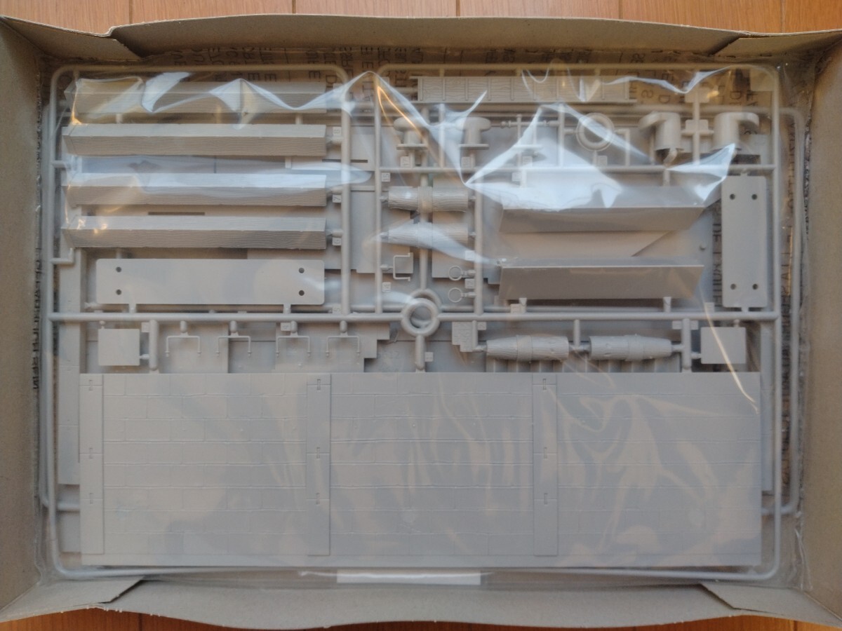 イタレリ　1/35　ドックと階段　Dock with stairs　【未組立】_画像2