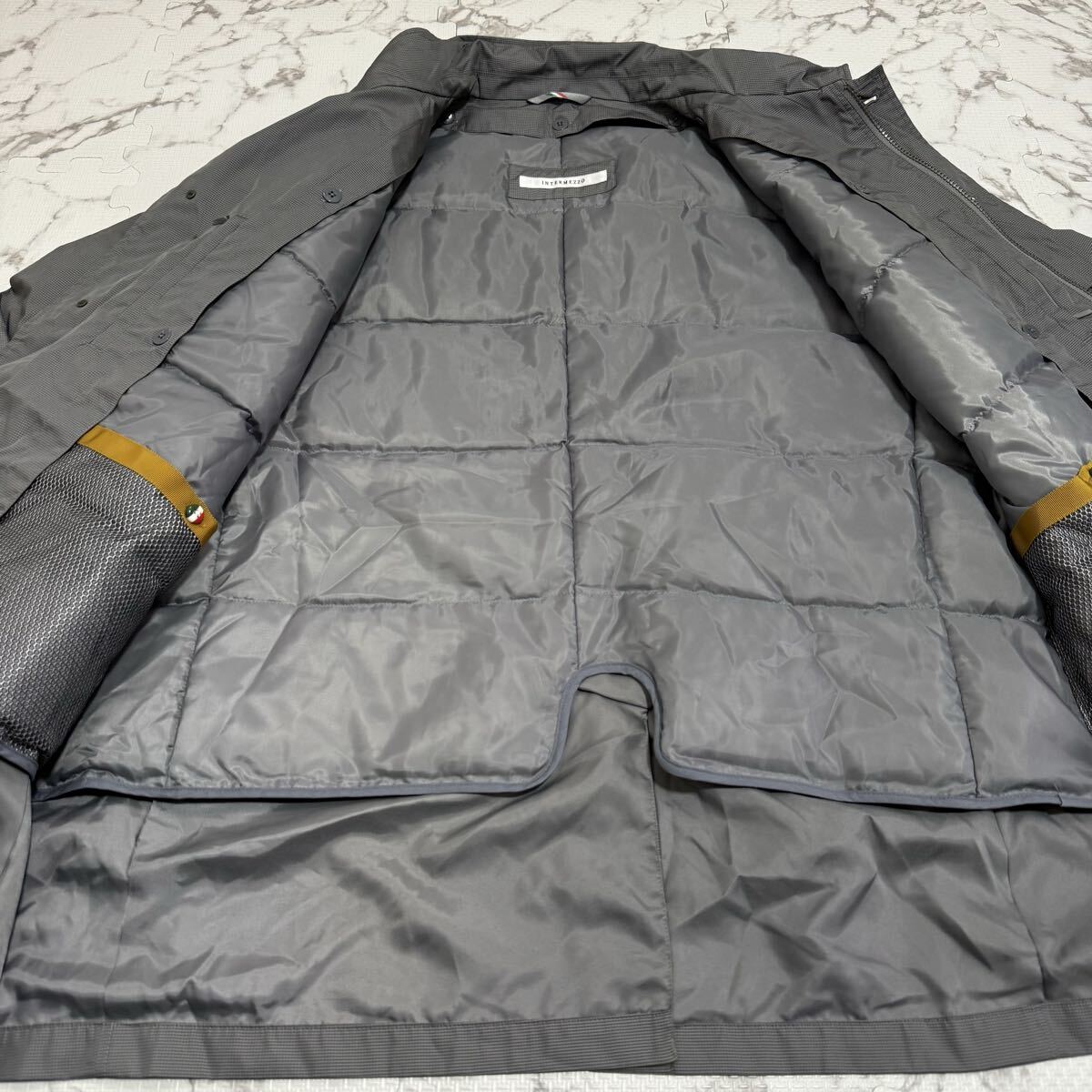 極美品●希少4L!インターメッツォ ダウンジャケット INTERMEZZO ブルゾン 4way ライナー トリコロール 極暖 グレー 微光沢感 フード収納_画像3