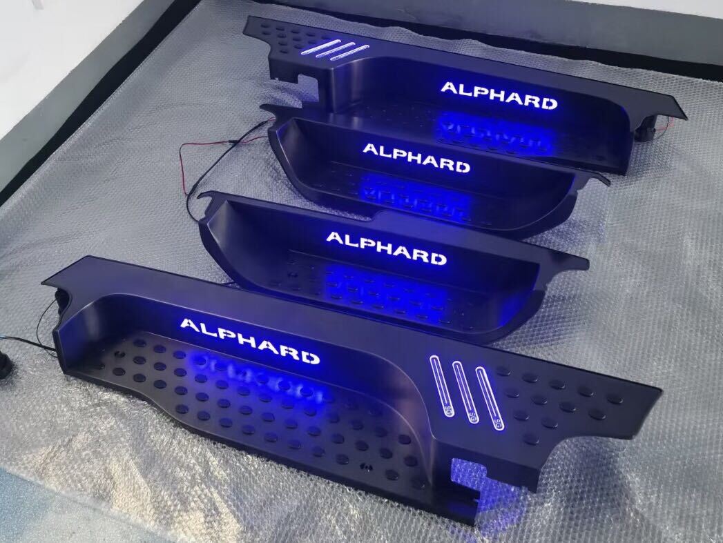 　アルファード ヴェルファイア30系 前後期スカッフプレート ブルーLED 足元照明 すべり止め_画像1