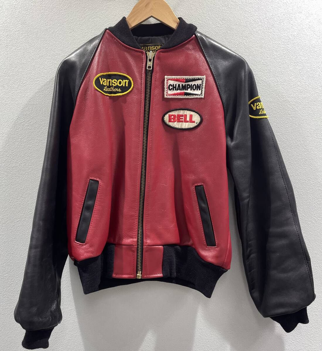 1円 人気 中古 VANSON バンソン レザー ライダース ジャケット レッド サイズ38 ワッペン 刺繍 メンズ 古着 ヴィンテージ【AW00088】_画像1