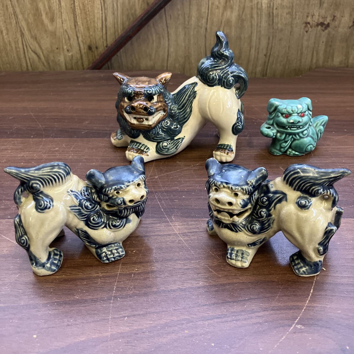 青磁青絵 犬獅子像 守護獅子 ペア 陶器製 獅子守護 沖縄陶器 琉球焼き 魔除け 厄除け 守り神 置物インテリア 獅子 縁起物 まとめて_画像1