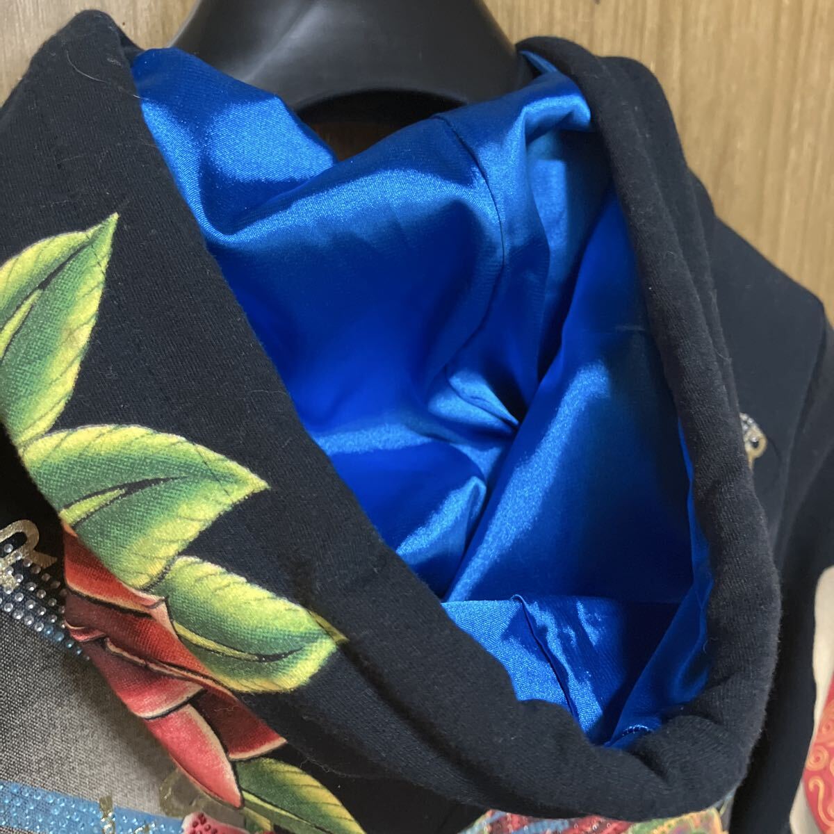 ICHRISTIAN AUDIGIER Women's Thermals クリスチャンオードジェー パーカー スウェット 総柄 ビーズ 柄物 黒 グラフィック デザイン_画像8