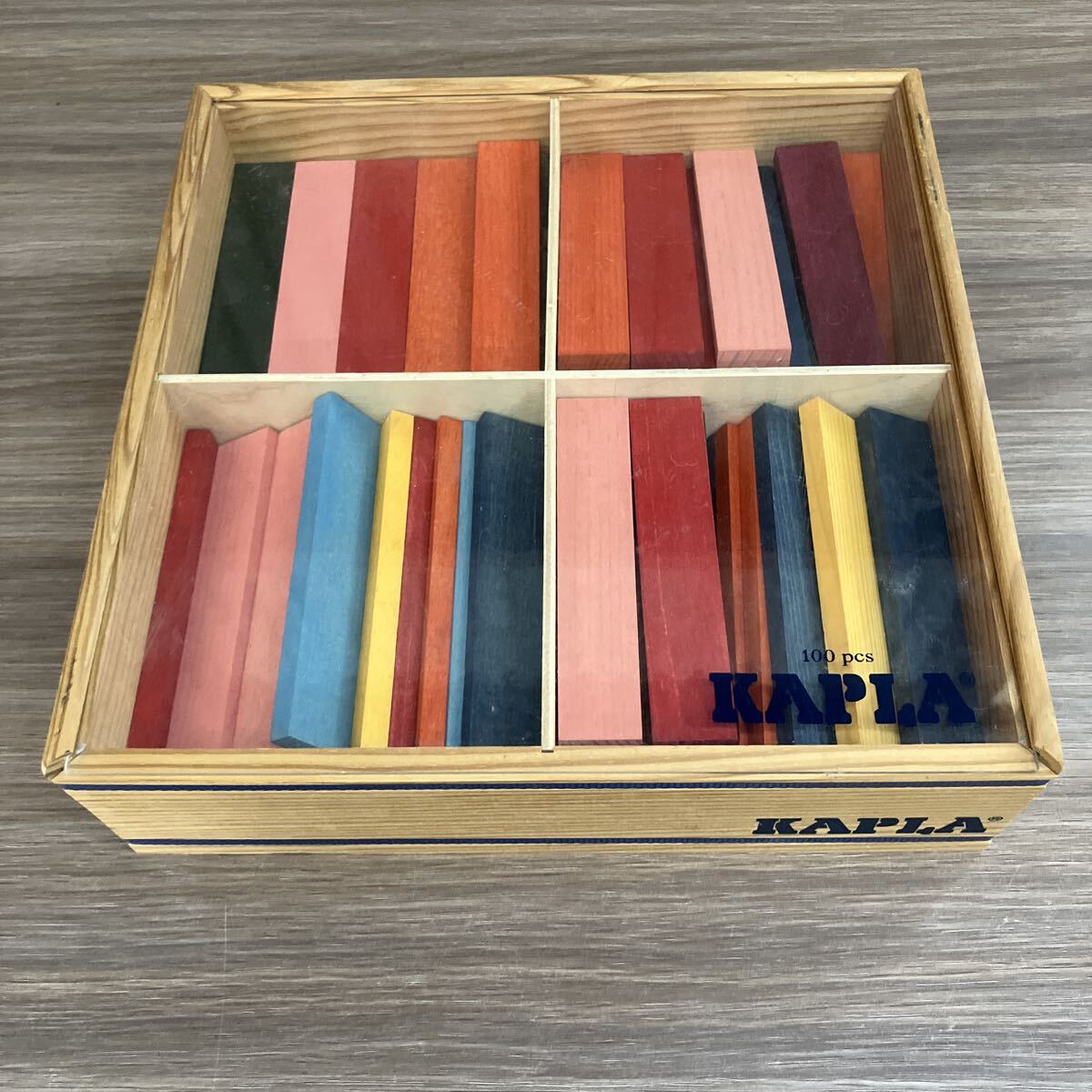 KAPLA カプラ 積み木 カラー オリジナル積み木 木製玩具 知育玩具 フランス 箱付き ブロック 木箱入り おもちゃ トレーニング _画像1