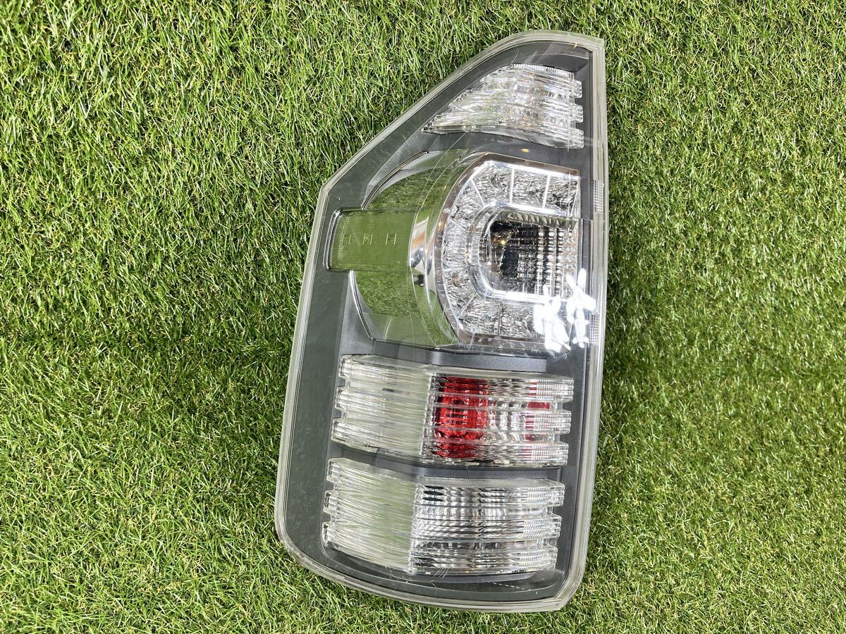 トヨタ ヴォクシー ZRR70 ZRR75 純正 左 左側 助手席側 テールライト テールランプ 後期　ICHIKOH 28-220 【BN71104-5】_画像3