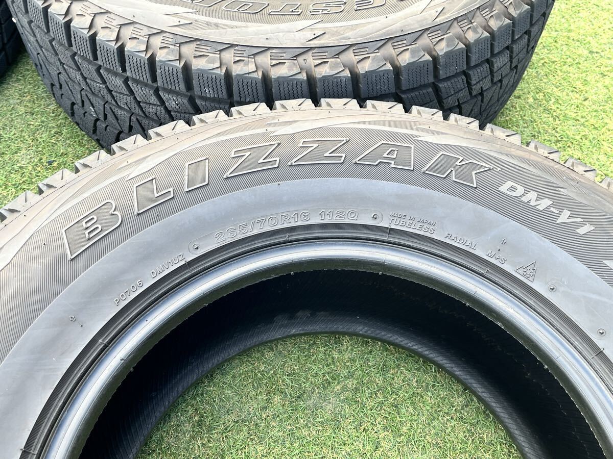 バリ溝!! ブリヂストン ブリザック DM-V1 265/70R16 スタッドレスタイヤ 4本セット ランドクルーザープラド ハイラックス等 【A71022-1】_画像4