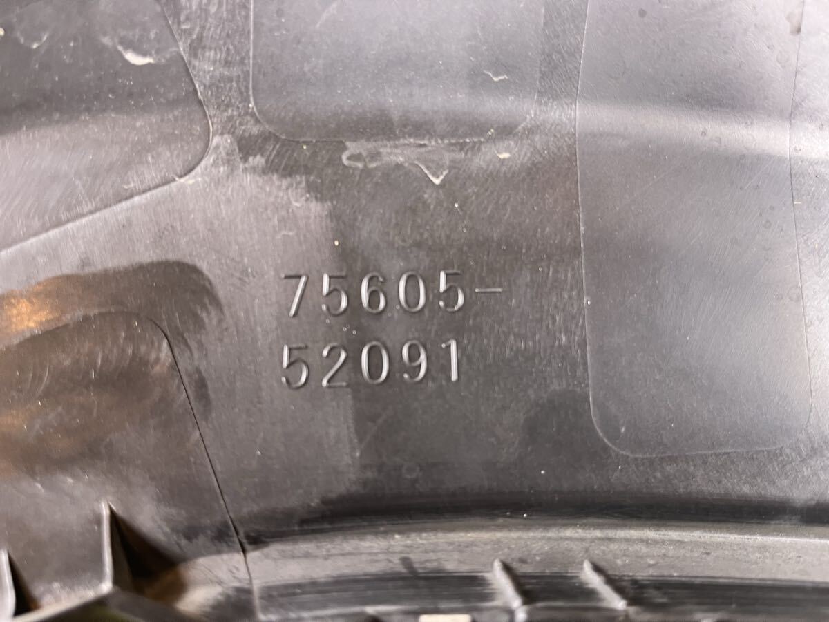 トヨタ MXPB10 MXPB15 MXPJ10 MXPJ15 ヤリス クロス リアフェンダーモール アーチモール 右 右側 運転席側 75605-52091 【YE71114-13】_画像9