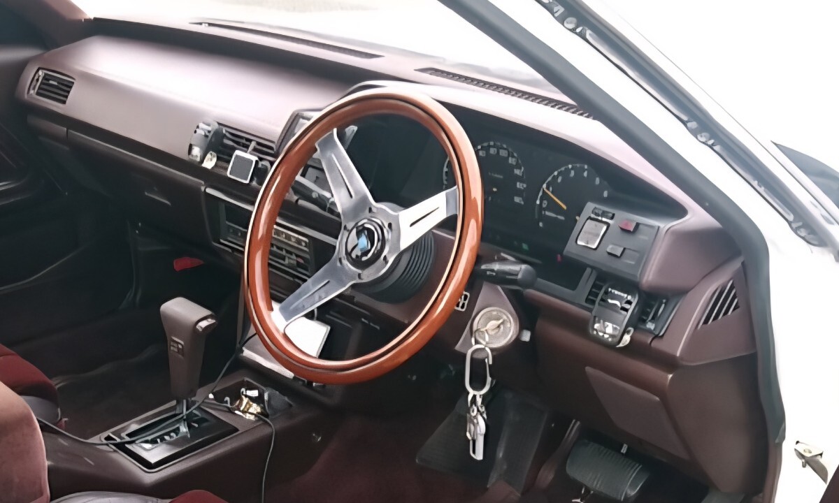 в это время было использовано малого диаметра NARDI Nardi деревянный руль старый машина диаметр 32.5cm 32 пирог 33 пирог S30 GX61 GX71 Y30 Y31 Celica Mira Alto Soarer