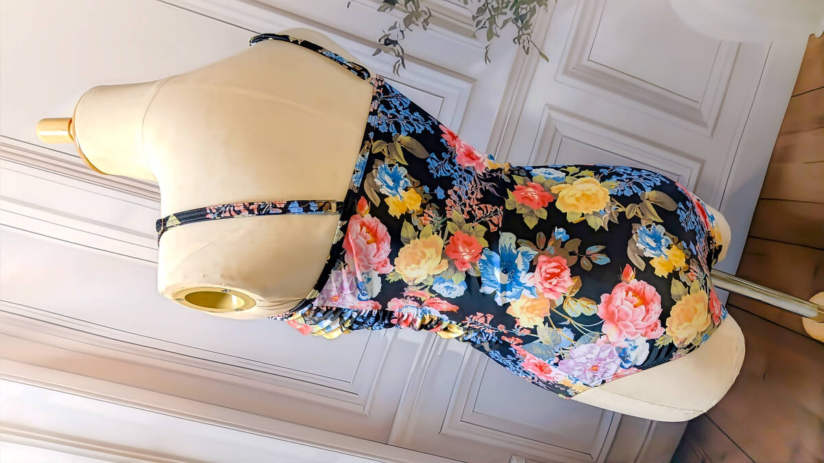 匿名配送♪未使用品♪Sサイズ（日本サイズL)♪フローラルお花プリント♪シャーリングワンピース水着☆彡_画像3