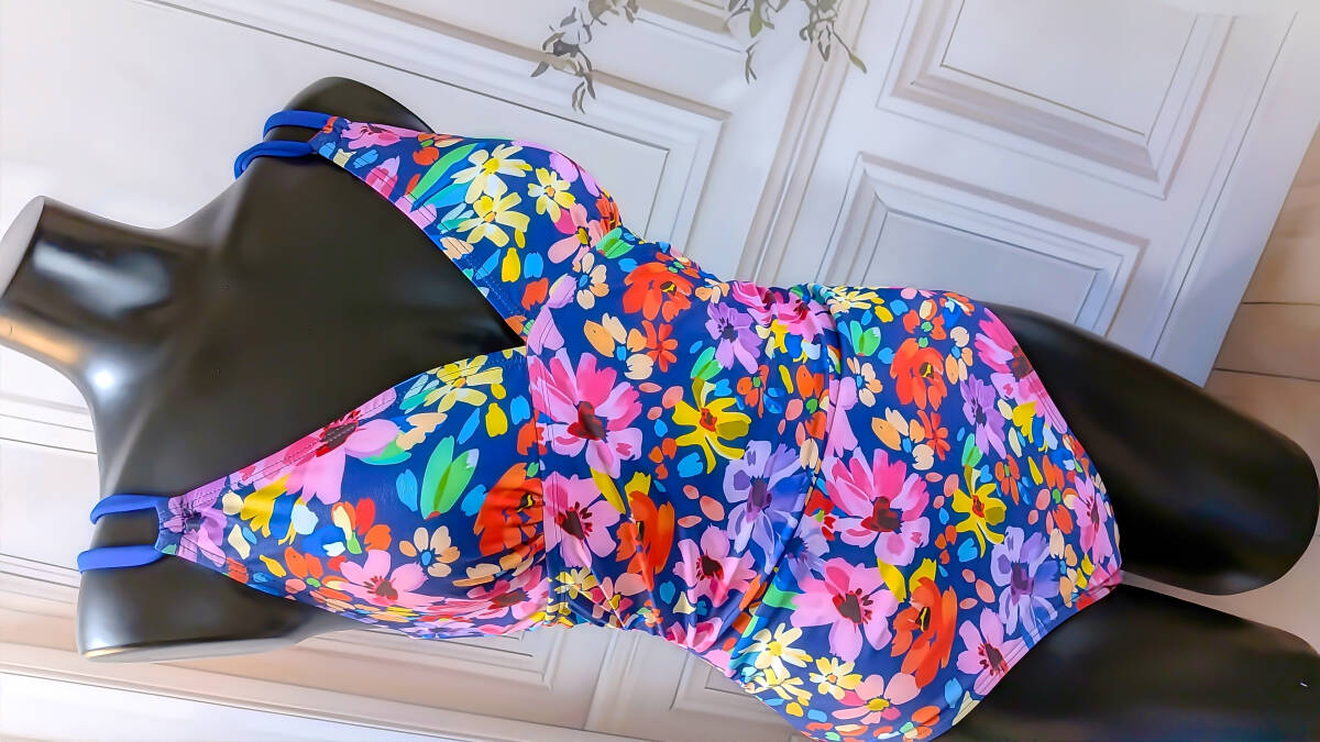 匿名配送♪未使用品♪Sサイズ（日本サイズL）♪鮮やかなフローラル♪クロスバックの女性用ワンピース水着☆彡_画像7