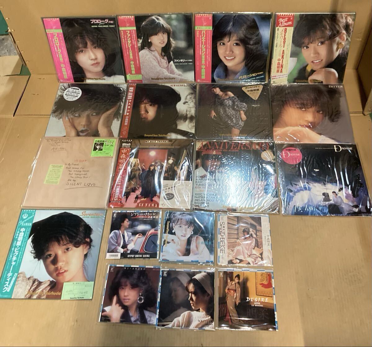 1000円〜 中森明菜 LP13枚 帯ハガキ付5枚他 ハガキ付４枚 帯付２枚 限定２枚 MP ６枚 ハガキ付5枚 レコード アイドル 邦楽_画像1